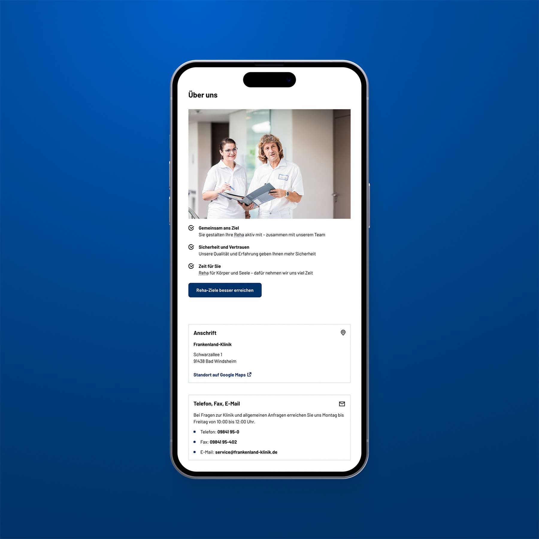 Mockup von einer Kontaktdetailseite in einem Smartphone auf dunkelblauem Grund 